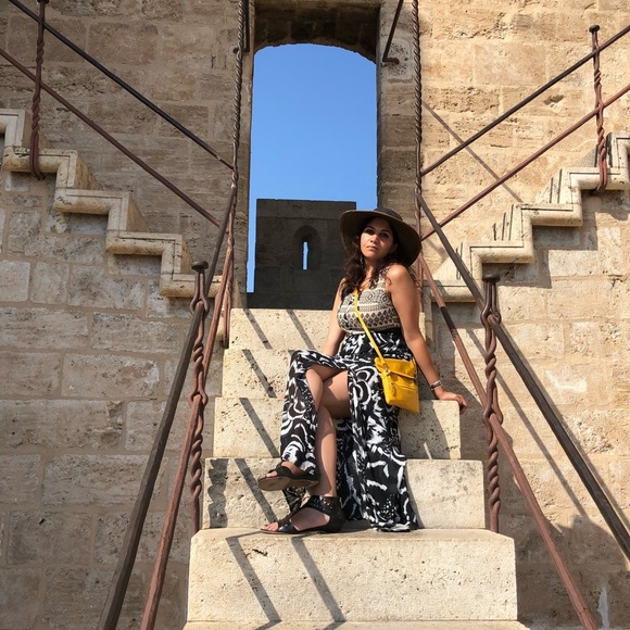 Meet Your Posher! - Picture 2 of 8